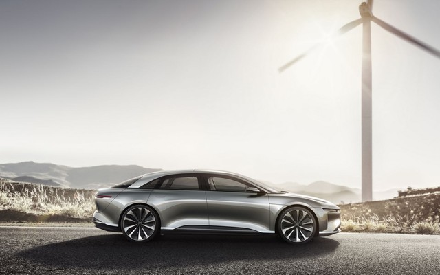 Trái tim của Lucid Air là 2 mô-tơ diện nằm trên cầu trước và sau. Khi kết hợp với nhau, 2 mô-tơ điện này tạo ra công suất tối đa lên đến 1.000 mã lực. Như vậy, so với Tesla Model S, Lucid Air đã có lợi thế về mặt thông số.