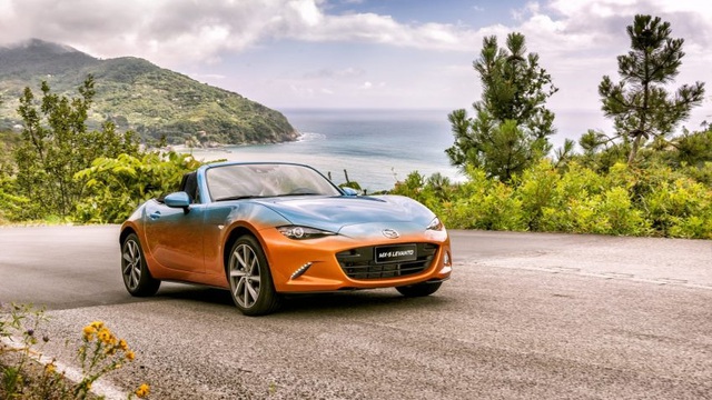 Mazda MX-5 độc nhất vô nhị với nội thất bọc vải jeans