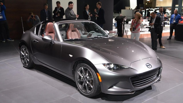 Mazda MX-5 RF "học lỏm" theo Porsche 911 Targa