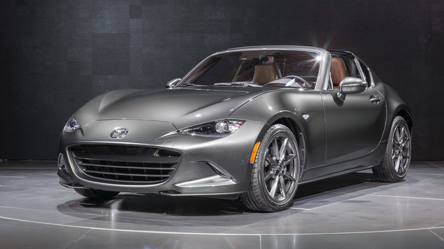 Chưa được bày bán, Mazda MX-5 RF đã có bản đặc biệt đầu tiên