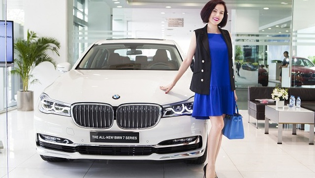Á hậu doanh nhân Phương Lê tậu BMW 730Li mới về Việt Nam