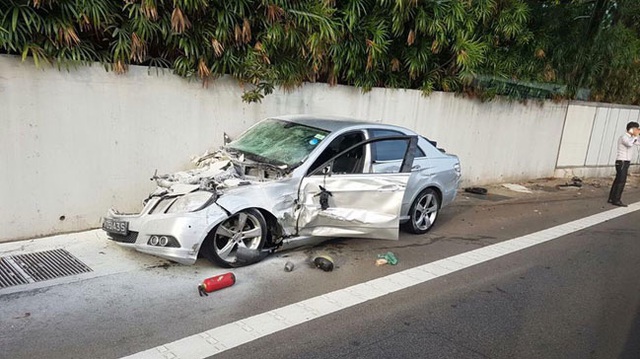 Mercedes-Benz E-Class chạy ngược chiều, gây tai nạn liên hoàn khiến 1 người tử vong