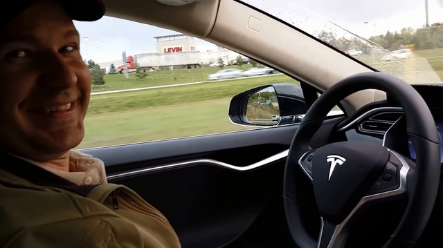 Người tử vong vì hệ thống tự lái của Tesla đã xem phim khi tai nạn xảy ra
