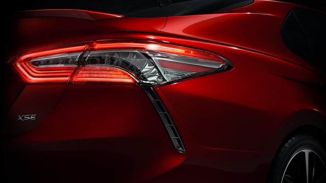 Toyota hé lộ hình ảnh đầu tiên của Camry 2018