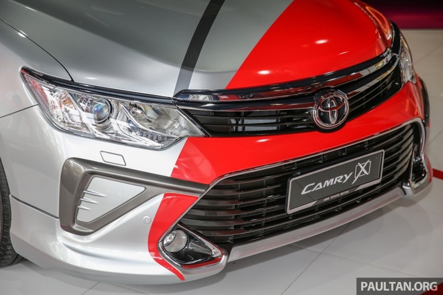 
Bộ kit được trang bị cho chiếc Camry 2.0G X 2016 trưng bày trong đại lý của Toyota chỉ là tùy chọn có giá 3.169 RM, tương đương 16 triệu Đồng.
