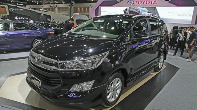 Ngắm Toyota Innova Crysta "bằng xương, bằng thịt" tại Thái Lan