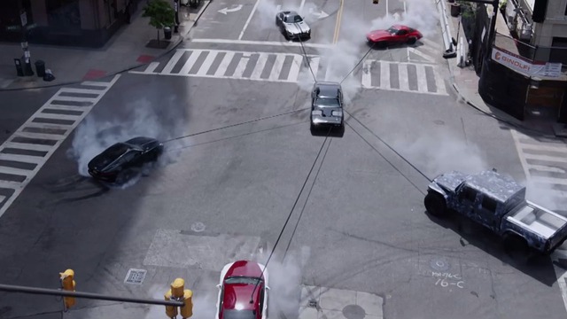 
Một cảnh rượt đuổi trong Fast and Furious 8. Ảnh cắt từ video
