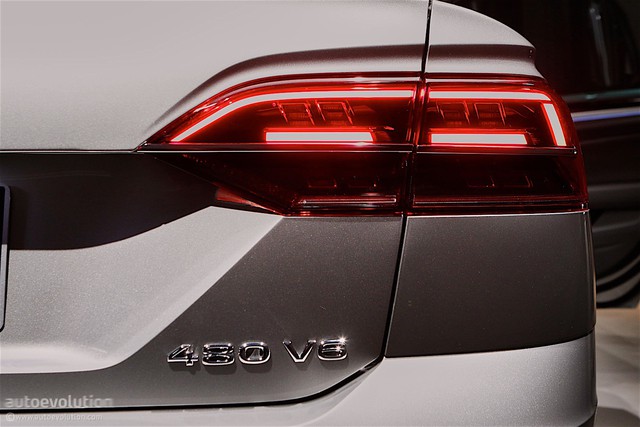 
Bản trang bị cao cấp nhất trong dòng Volkswagen Phideon sử dụng động cơ V6, tăng áp, dung tích 3.0 lít, sản sinh công suất tối đa 300 mã lực và mô-men xoắn cực đại 440 Nm. Ngoài ra, Volkswagen Phideon còn có động cơ 4 xy-lanh, dung tích 2.0 lít, kết hợp với hệ dẫn động cầu trước và phiên bản plug-in hybrid.
