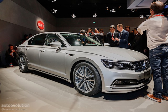 
Trong triển lãm Geneva 2016 hiện đang diễn ra tại Thụy Sỹ, hãng Volkswagen đã giới thiệu một mẫu sedan cỡ lớn mới mang tên Phideon.
