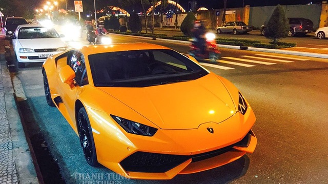 "Tóm gọn" siêu xe Lamborghini Huracan dạo chơi tại Đà Nẵng