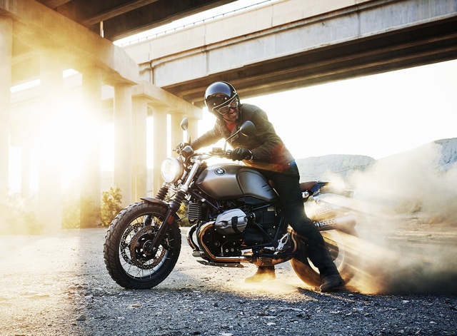 Hé lộ giá BMW RnineT Scrambler 2017 sắp ra mắt