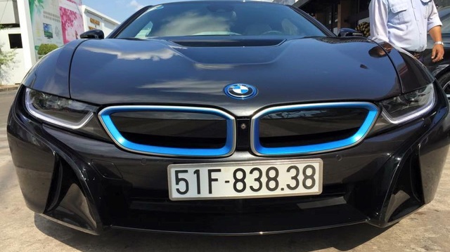 BMW i8 sở hữu biển "khủng" đầu tiên tại Sài thành