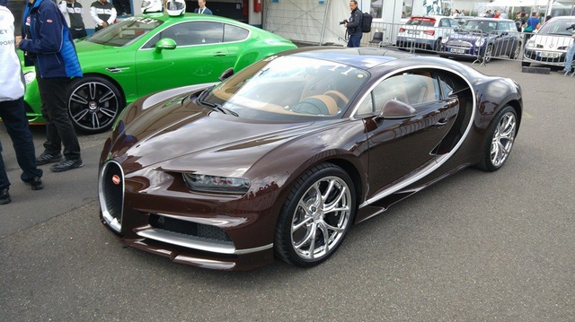 "Siêu phẩm" Bugatti Chiron màu độc xuất hiện trên phố