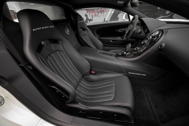 Bán đấu giá bạch mã Bugatti Veyron Coupe cuối cùng xuất xưởng - Ảnh 7.