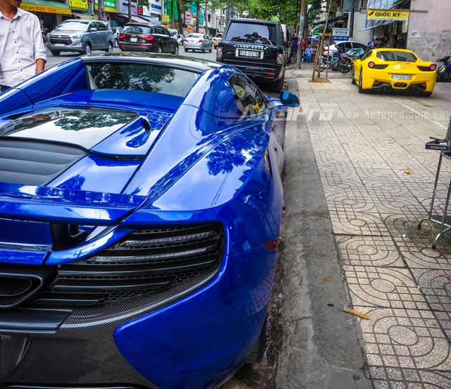 Cặp đôi siêu xe Minh Nhựa và tay chơi quận 2 khoe dáng trên phố Sài thành - Ảnh 3.