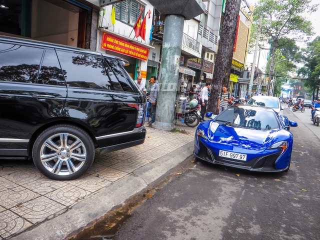 Cặp đôi siêu xe Minh Nhựa và tay chơi quận 2 khoe dáng trên phố Sài thành - Ảnh 6.