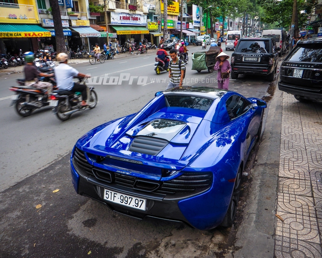 Cặp đôi siêu xe Minh Nhựa và tay chơi quận 2 khoe dáng trên phố Sài thành - Ảnh 7.
