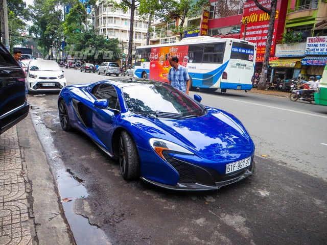 Cặp đôi siêu xe Minh Nhựa và tay chơi quận 2 khoe dáng trên phố Sài thành - Ảnh 8.