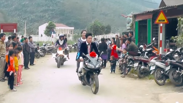 Dàn mô tô "khủng" tham gia rước dâu của người dân tộc H’Mông