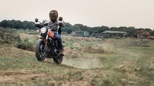 Đánh giá Ducati Scrambler Sixty2: Công tử đô thành