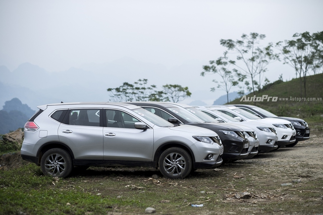 
Dàn xe Nissan X-Trail thế hệ mới trên cung đường núi để thử nghiệm khả năng vận hành.
