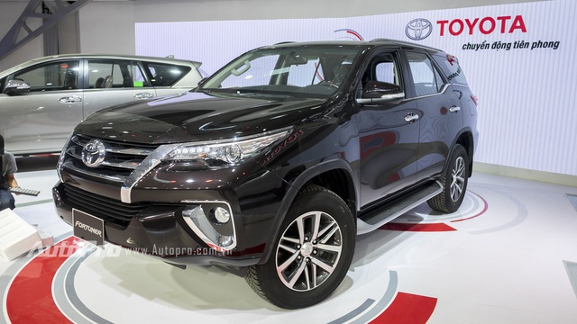 Cận cảnh SUV 7 chỗ được người Việt ưa chuộng Toyota Fortuner 2016