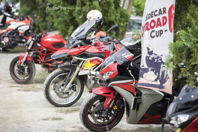 
Được biết đây là sự kiện giao lưu của nhóm các biker chơi xe sidecar tại Hà Nội và có sự tham gia thêm của những người bạn đến từ các tổ đội nhóm chơi xe khác.
