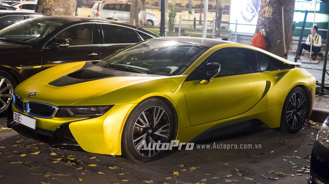 BMW i8 biển tứ quý Hà thành đổi màu sang vàng chanh độc đáo