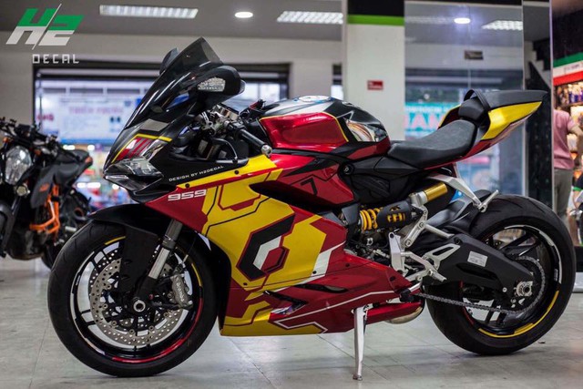 Ducati 959 Panigale khoác áo Iron Man của nữ biker 9X Sài thành - Ảnh 2.