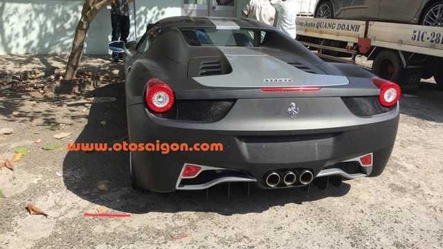 Đại gia Trung Nguyên gây choáng với Ferrari 458 Spider màu độc