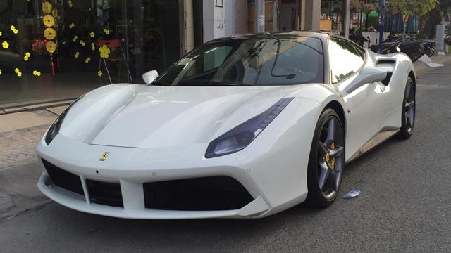 Bộ 3 siêu xe Ferrari 488 GTB đồng loạt được thông quan