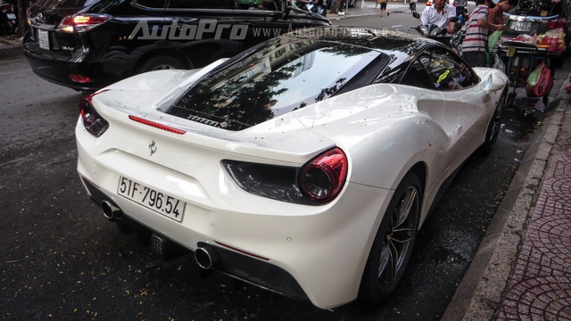 Ferrari 488 GTB đầu tiên tại Việt Nam đổi màu bằng cách sơn trực tiếp