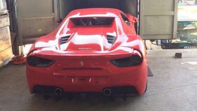 Rộ tin đồn "siêu ngựa" Ferrari 488 Spider chuẩn bị cập bến Việt Nam