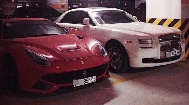 
Ferrari F12 Berlinetta và Rolls-Royce Ghost chung chủ mang biển kiểm soát gần giống hệt nhau. Ảnh: Facebook
