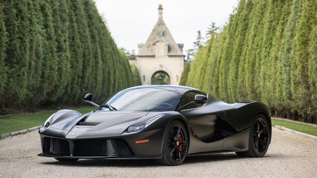 1 trong 3 chiếc Ferrari LaFerrari màu đen nhám cực hiếm chuẩn bị lên sàn