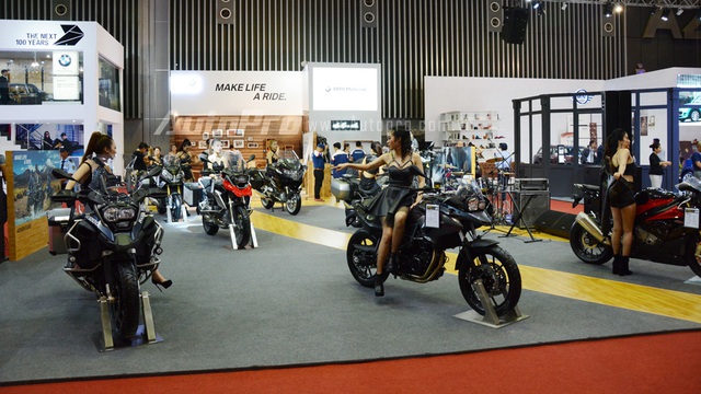 Không có "hàng hot" G310R, BMW Motorrad bù đắp bằng dàn mô tô "khủng"