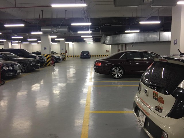 Choáng với căn hầm để xe toàn Bentley tại Hà Nội - Ảnh 1.