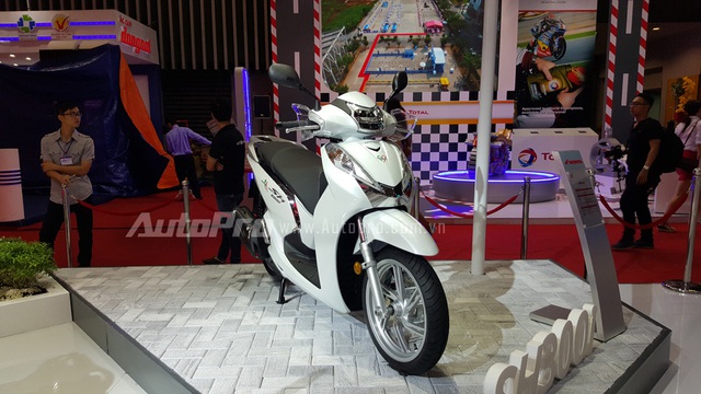 Diện kiến "ông hoàng tay ga" Honda SH 300i 2016 tại Việt Nam