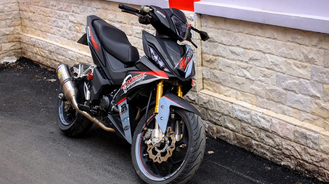 Tay chơi miền Tây trang bị đồ chơi mô tô cho Honda Winner 150