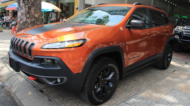 Đại gia võng xếp Duy Lợi sắm thêm hàng "khủng" Jeep Cherokee Trailhawk