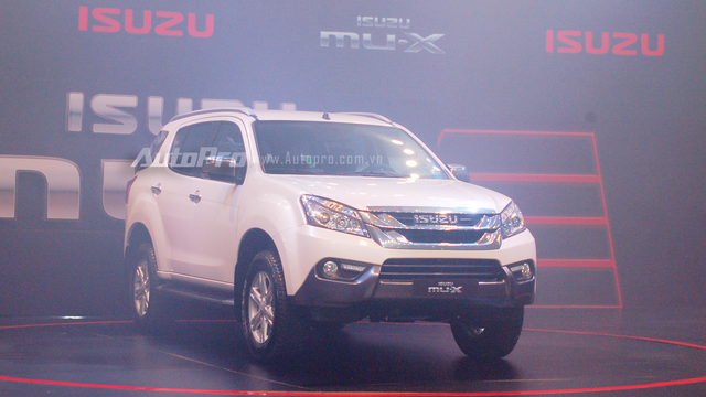 Isuzu MU-X có gì hot để cạnh tranh với Toyota Fortuner?