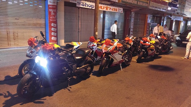 Kawasaki H2 cùng dàn mô tô "khủng" rước dâu tại Cà Mau