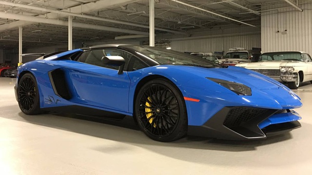 Lamborghini Aventador SV Roadster được rao bán với giá 15 tỷ Đồng