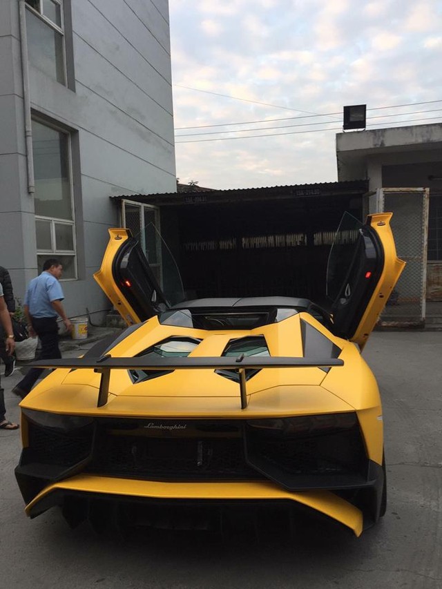 Thiếu gia 9X Hà thành đưa siêu phẩm Lamborghini Aventador SV mui trần về Việt Nam - Ảnh 3.