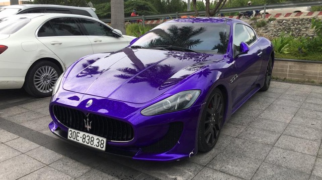 Maserati GranTurismo màu độc, biển đẹp "Nam tiến"