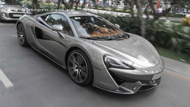 Bắt gặp McLaren 570S 12 tỷ Đồng của Cường "Đô-la" dạo phố cuối tuần