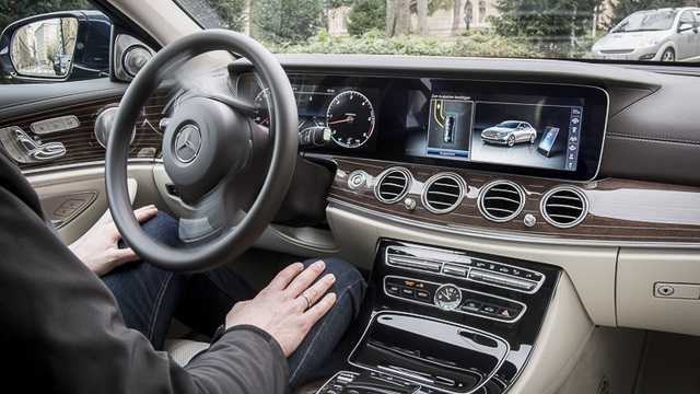 Khách hàng của Mercedes-Benz và Infiniti hứng thú với xe tự lái nhất