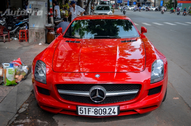 Mercedes-Benz SLS AMG 11,8 tỷ Đồng của tay chơi Bình Định tái xuất trên phố Sài thành - Ảnh 7.