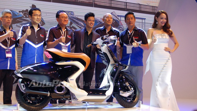 Minh Hằng vén màn mẫu xe concept đầy ấn tượng của Yamaha