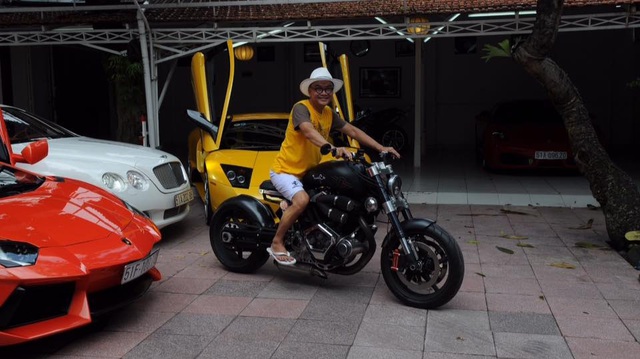 Ngoài dàn siêu xe "khủng", đại gia y tế còn có bộ sưu tập mô tô khiến nhiều biker "phát thèm"